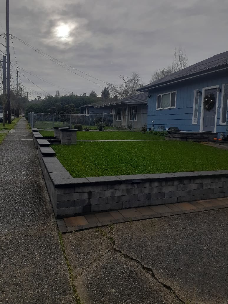 Custom retaining wall front yard landscaping in Renton WA